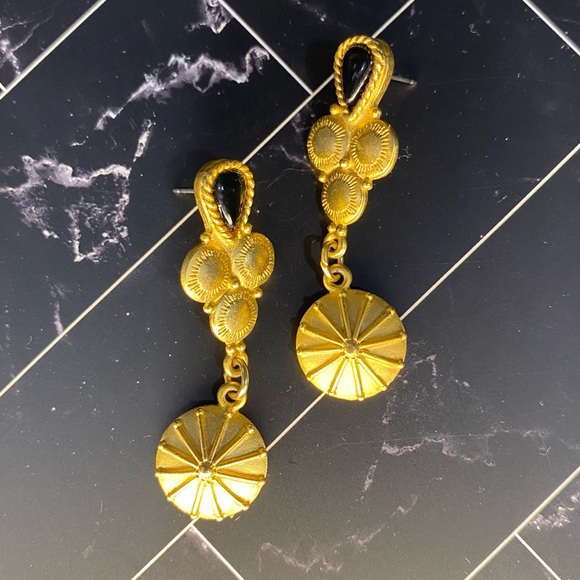 Vintage 80s Etruscan Revival Gold-tone Earrings by Jonette Jewelry - Picture 3 of 6